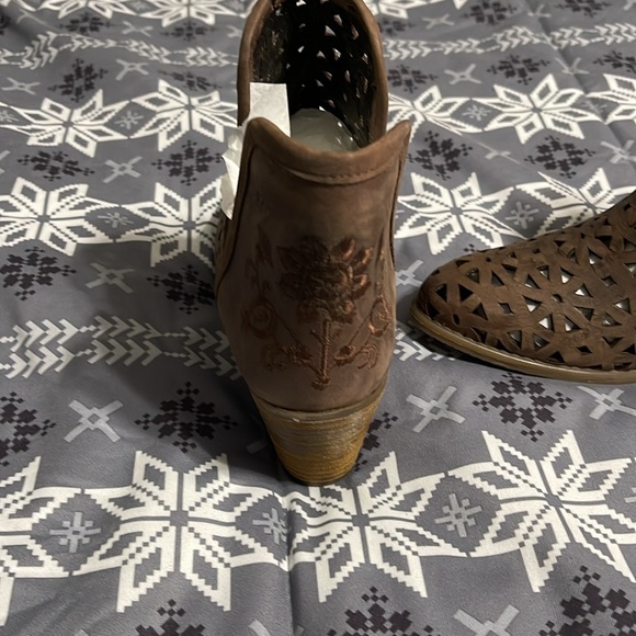 NWOT Boutique Purchased gorgeous brown leather booties - Picture 2 of 4